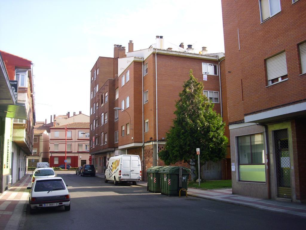 www apartamentovaldivia es Parking incluido León Exterior foto